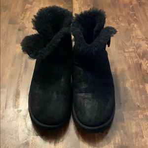 Ugg Black Short Bailey with Button (Size 11)